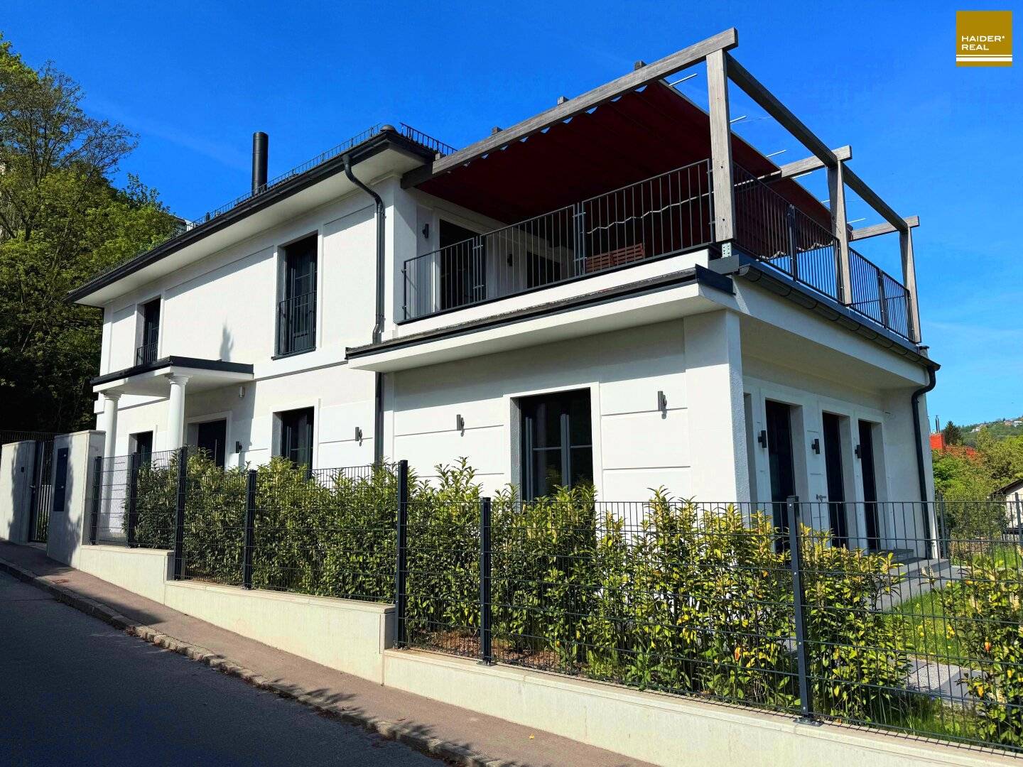 NEU errichtete Villa im Zentrum Meisterklasse der Baukunst