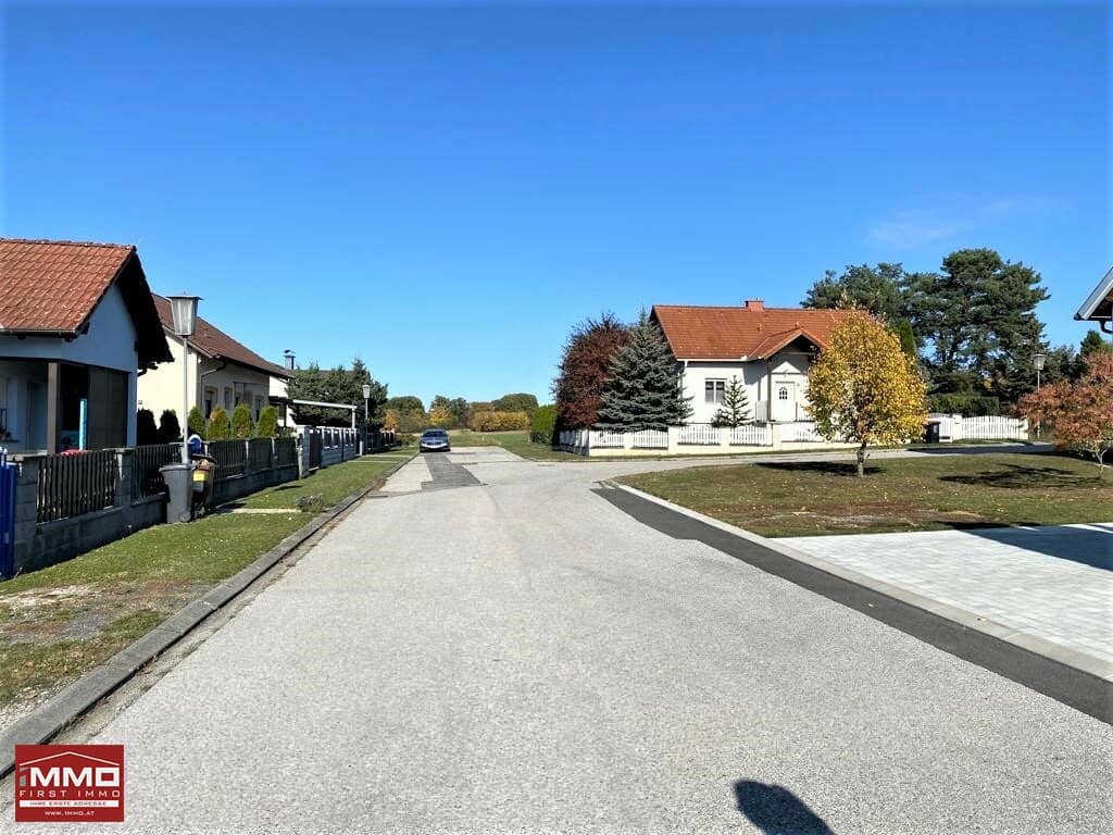 Sunny plot only one hour from Vienna !!! Absolute quiet location !!! TOP PRICE