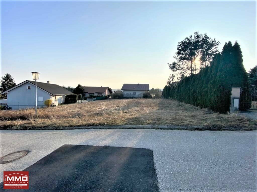 Sunny plot only one hour from Vienna !!! Absolute quiet location !!! TOP PRICE