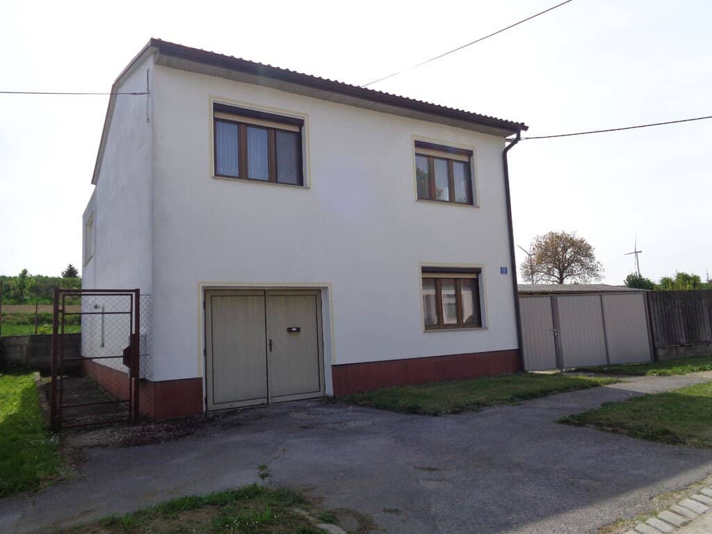IN KAUFABWICKLUNG: Neusiedl: A5 - Mistelbach-Nähe: solides Wohnhaus in absoluter Ruhelage