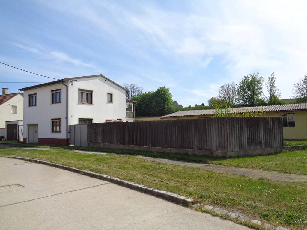 IN KAUFABWICKLUNG: Neusiedl: A5 - Mistelbach-Nähe: solides Wohnhaus in absoluter Ruhelage