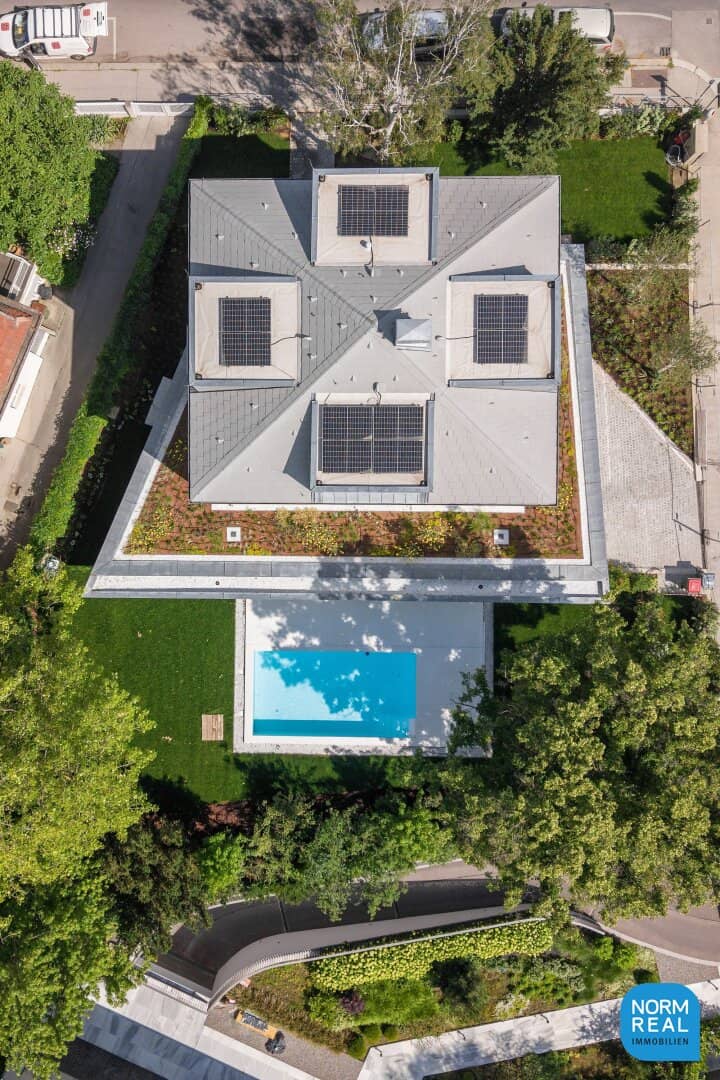 Generalsanierte Villa der Wiener Moderne mit Garten und Swimmingpool