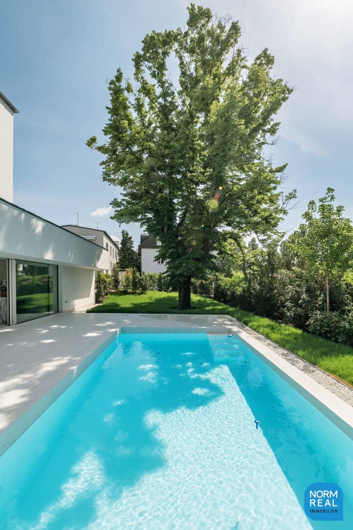 Generalsanierte Villa der Wiener Moderne mit Garten und Swimmingpool