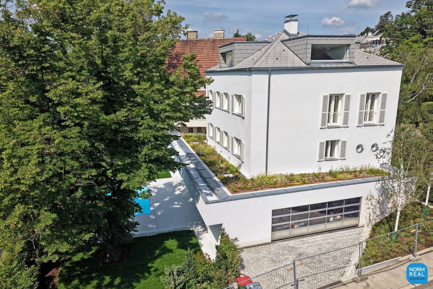 Generalsanierte Villa der Wiener Moderne mit Garten und Swimmingpool