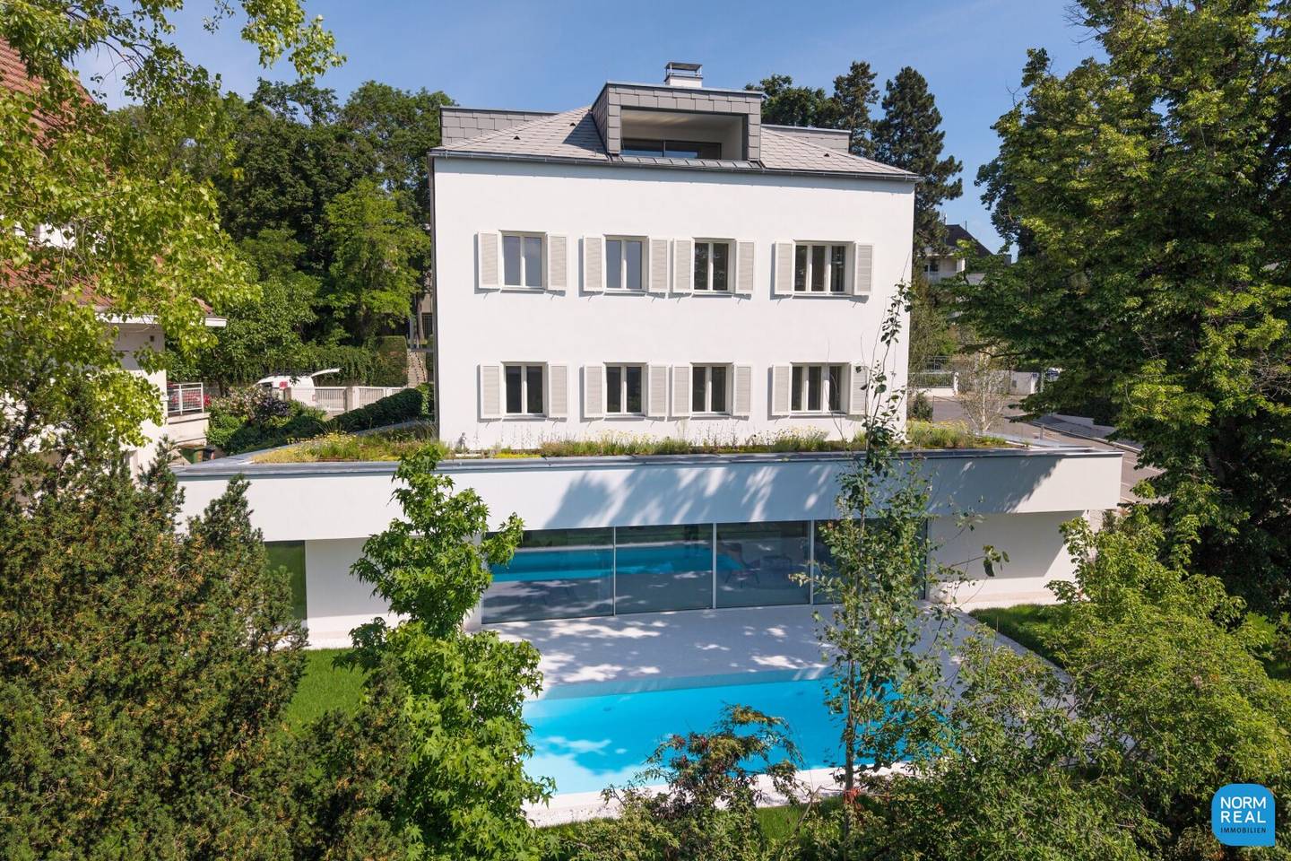 Generalsanierte Villa der Wiener Moderne mit Garten und Swimmingpool