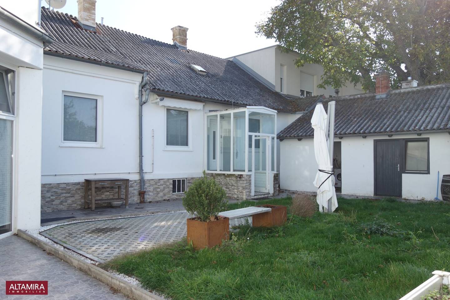 Leistbares Wohnen mit Garten und großer Garage, ruhige Lage im Zehnerviertel