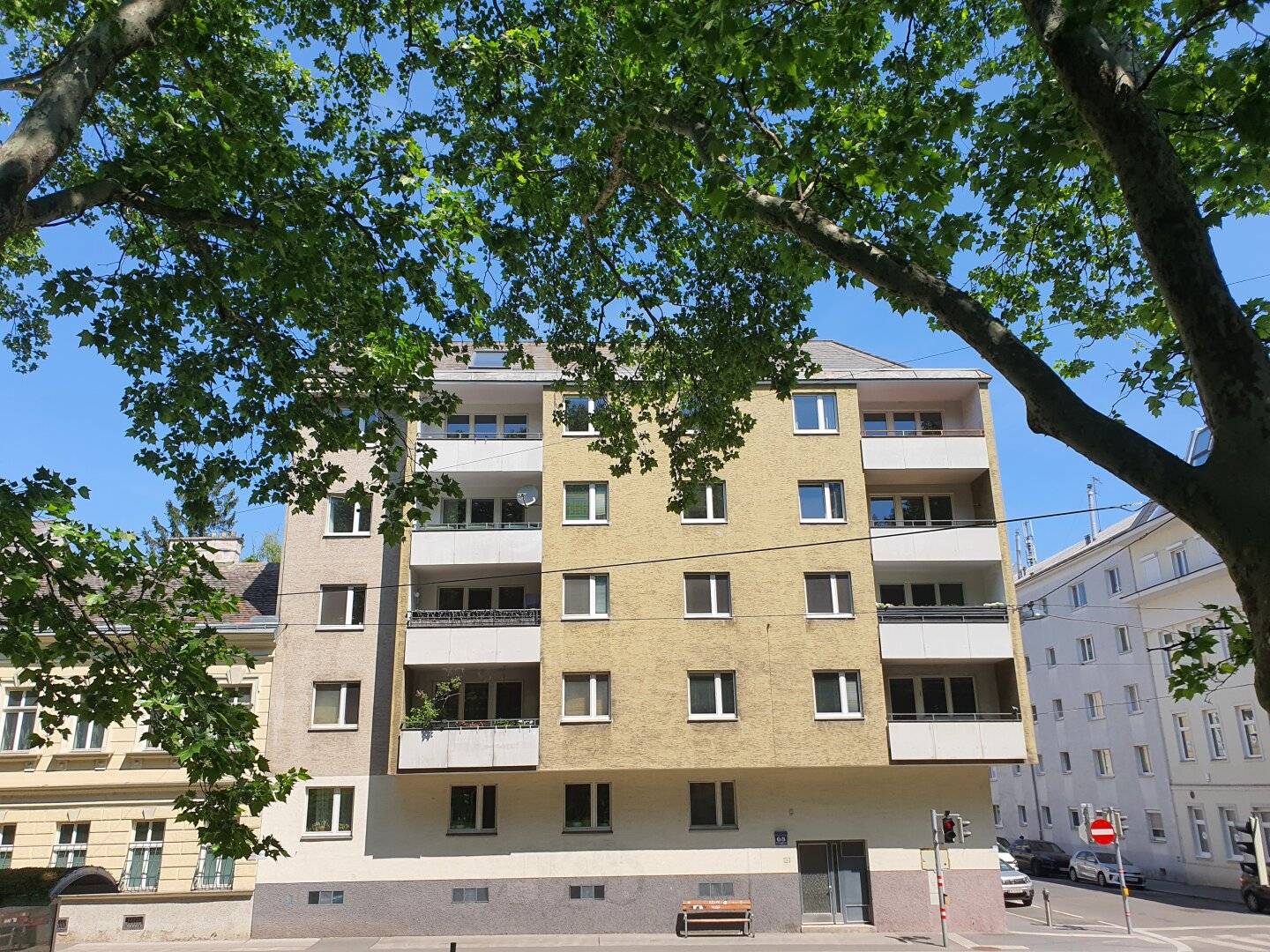 PREISWERT - Top SANIERTE sonnige 4 Zimmer Wohnung mit Loggia, Klima &amp; Parkblick