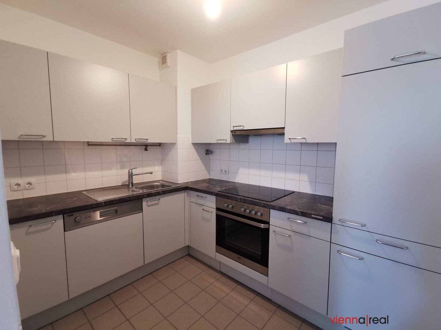 3-room office with separate kitchen, bathroom and cellar compartment near Klosterneuburg town center