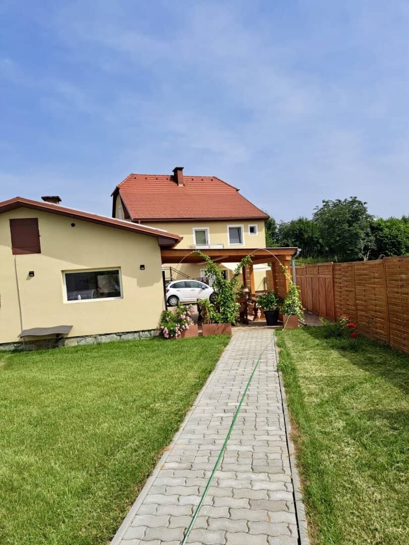 Neuer Preis! Modernes Einfamilienhaus in Güssing - vollrenoviert, mit Garten, Terrasse, Garage und Solarenergie!