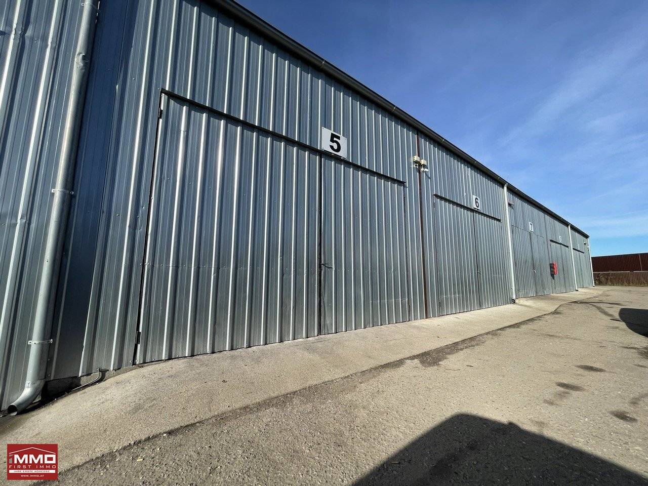 SUMMER PROMOTION! €400 INSTEAD OF €500! STORAGE UNIT WITH 36m², LEVEL ACCESS AND HIGH CEILING!