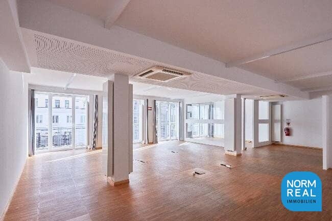 Modern office or practice room with balcony at Paulusplatz
