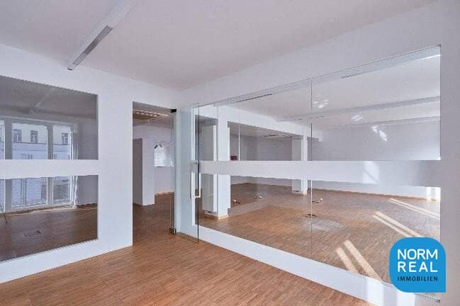 Modern office or practice room with balcony at Paulusplatz