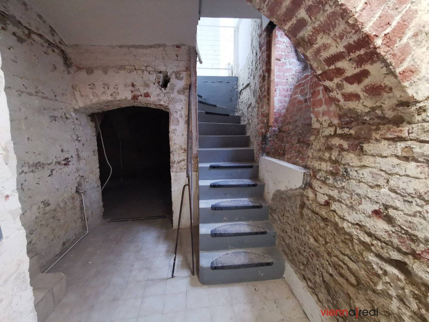 Open-ended - Commercial space on two levels near Franz-Josefs-Bahnhof