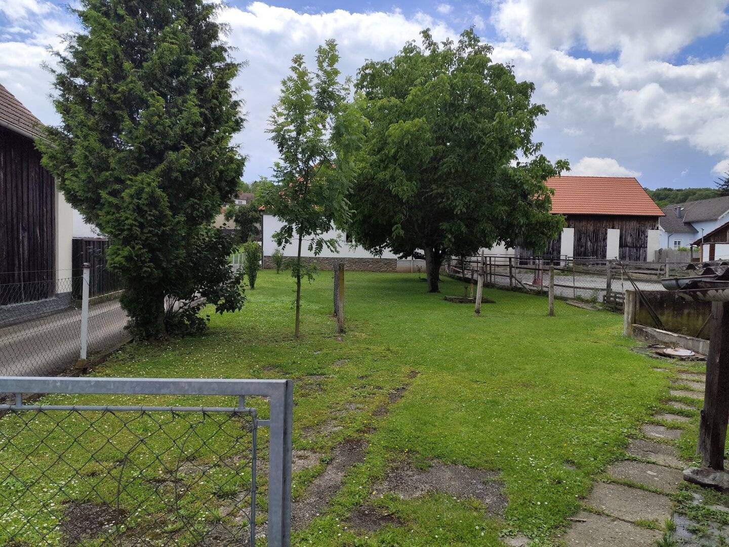 Wohnhaus mit Garten und Nebengebäude, Nähe Oberwart, südliches Burgenland, € 105.000,--