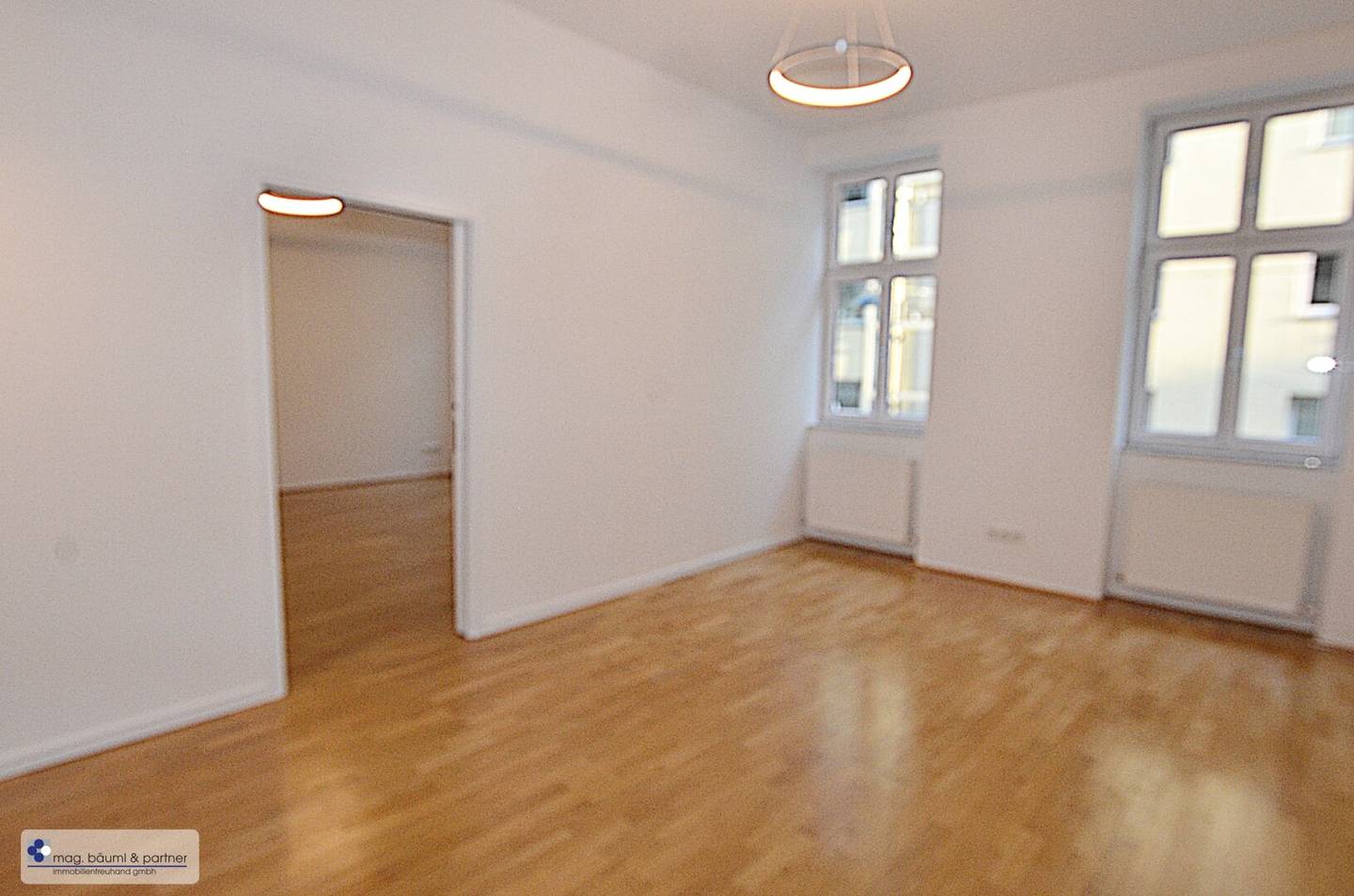 TOP RENOVATED 3-ROOM APARTMENT INCLUDING CAR PARKING SPACE