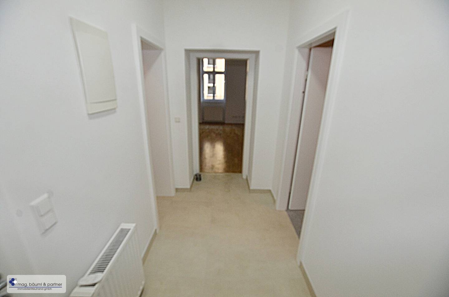 TOP RENOVATED 3-ROOM APARTMENT INCLUDING CAR PARKING SPACE
