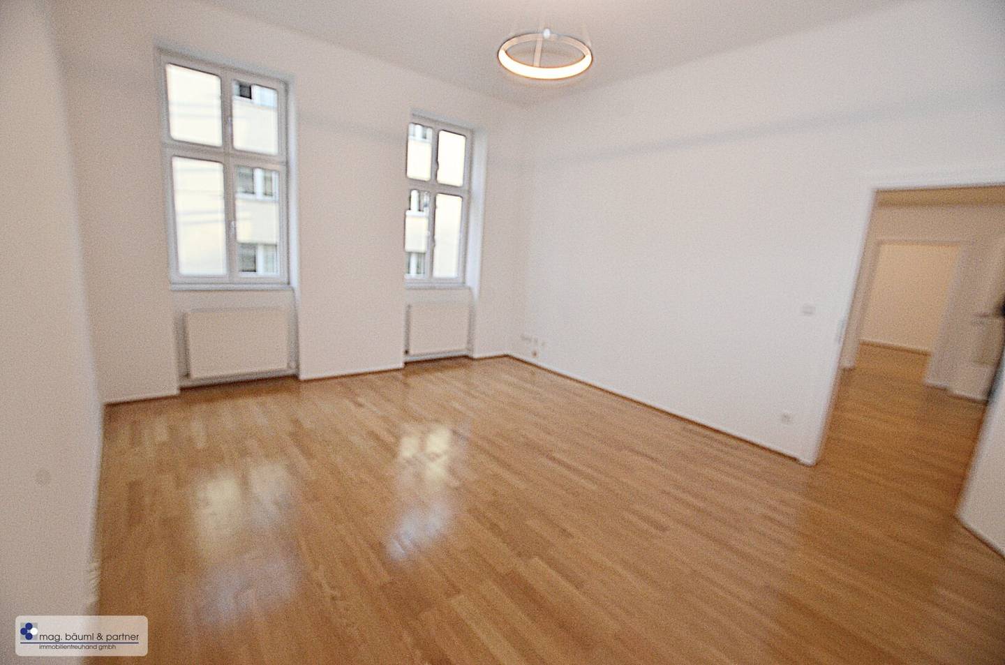 TOP RENOVATED 3-ROOM APARTMENT INCLUDING CAR PARKING SPACE