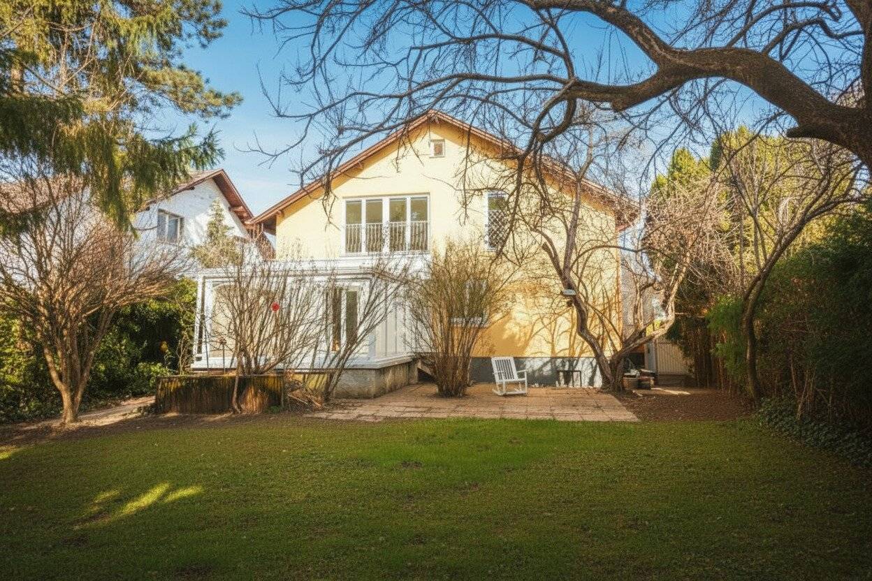 Single-family house with 6 rooms and south-facing winter garden