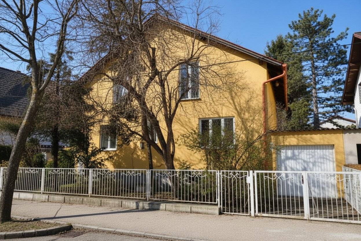 Single-family house with 6 rooms and south-facing winter garden