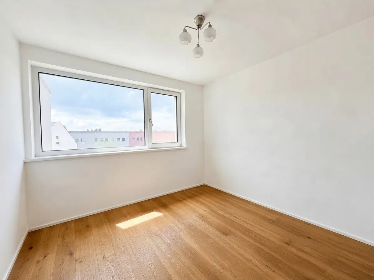 MODERN LIVING Built in 2014 approx 70 m² living area 3 rooms courtyard facing balcony air conditioning underfloor heating