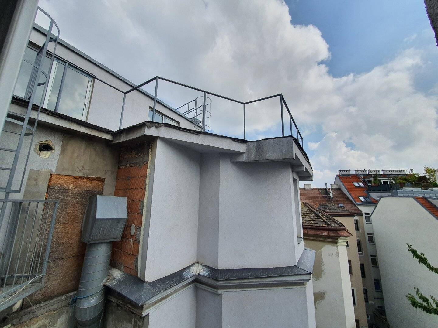 Price reduction! Approved attic near the Gaudenzdorfer Gürtel approximately 500 m² living space