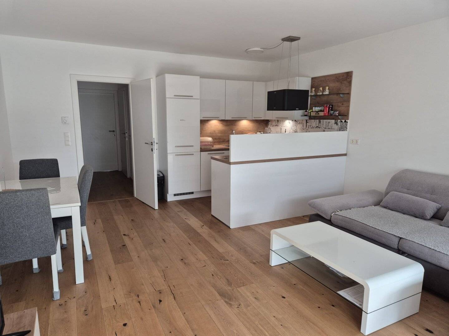 3-room apartment with loggia and garage furnished available