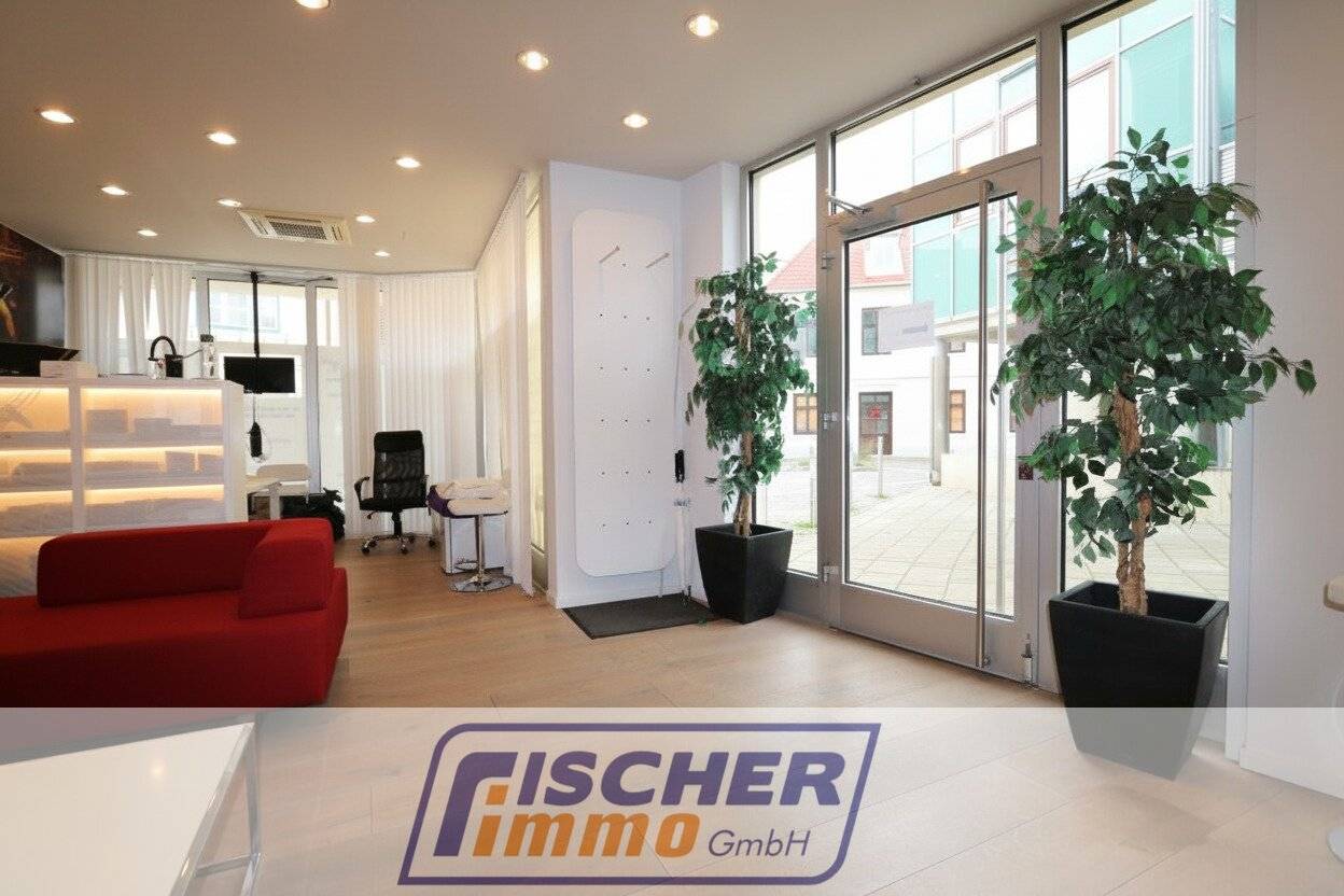 TOP LOCATION! Modern commercial space, office/practice area with approx. 61.75 m², central yet quiet location