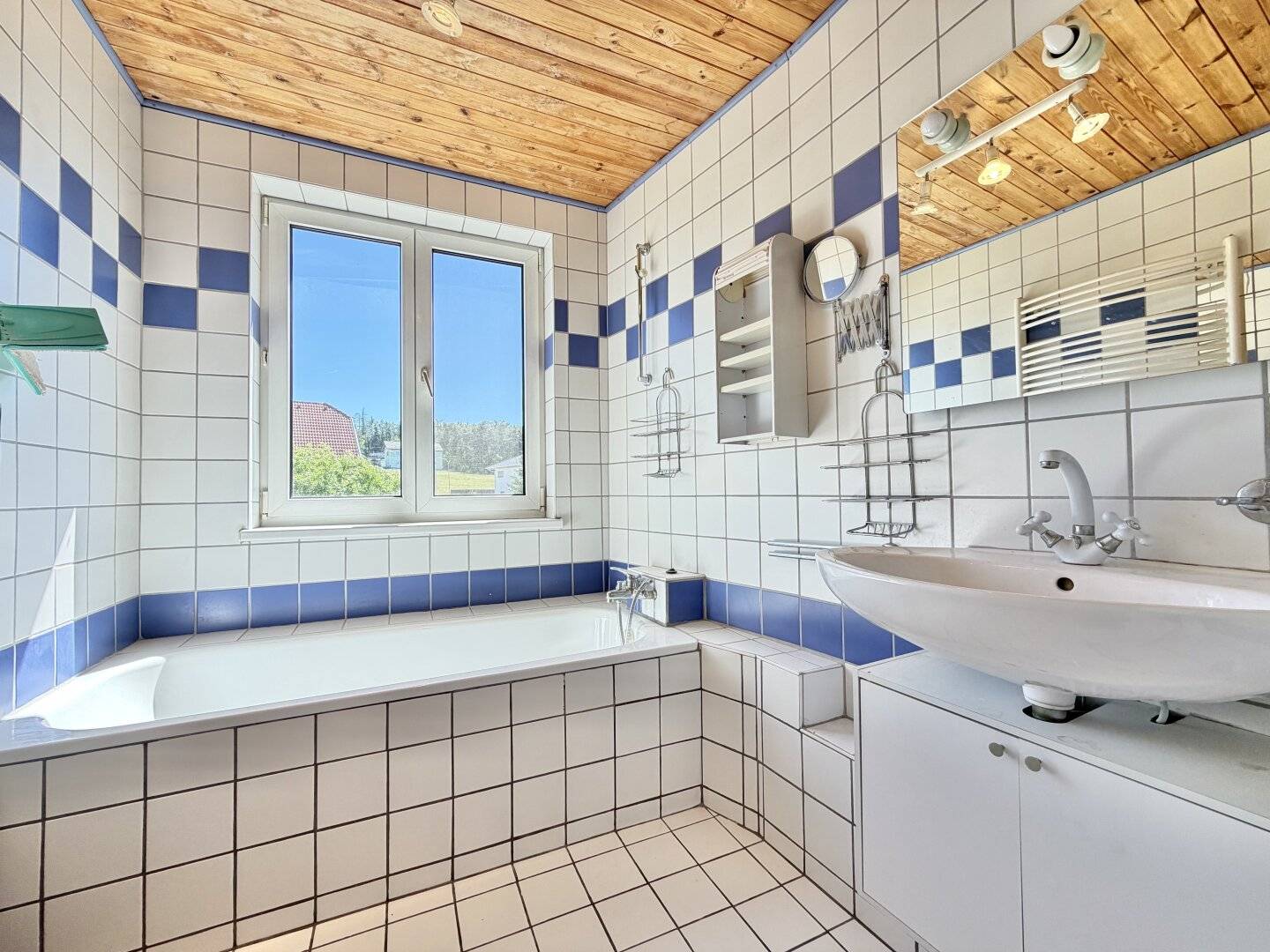WOHNEN, wo RUHE zu Hause ist | ca. 386m² Grund | ca. 126m² gew. NFL | 4 Zimmer | Garten | Garage | Loggia | absolute Ruhelage
