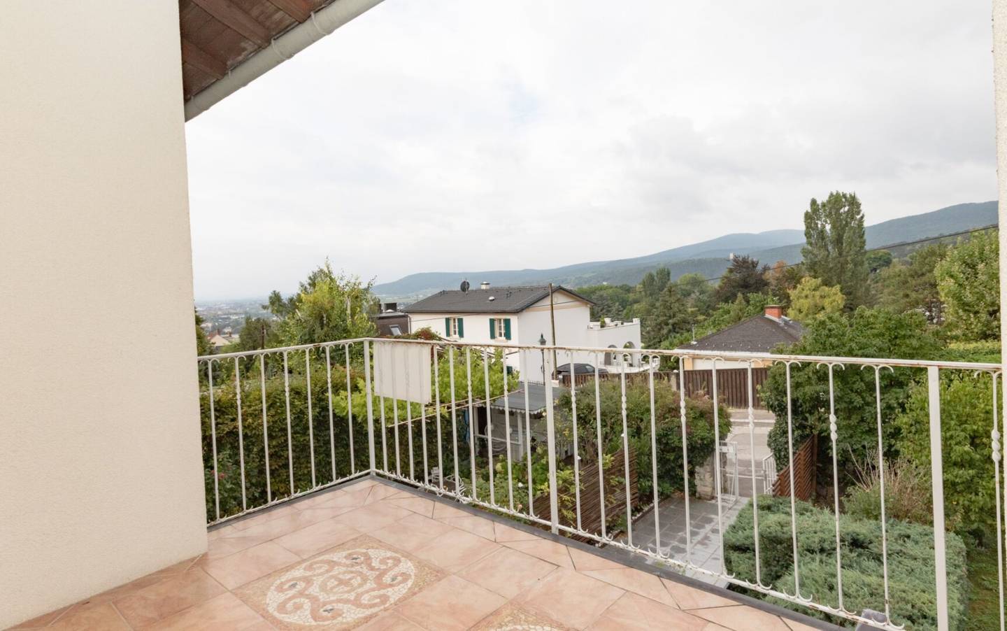 BADEN near Vienna: Green+Quiet+Prime+Location with DISTANT VIEW: 3 large rooms + terrace with 13m² (on the top floor)