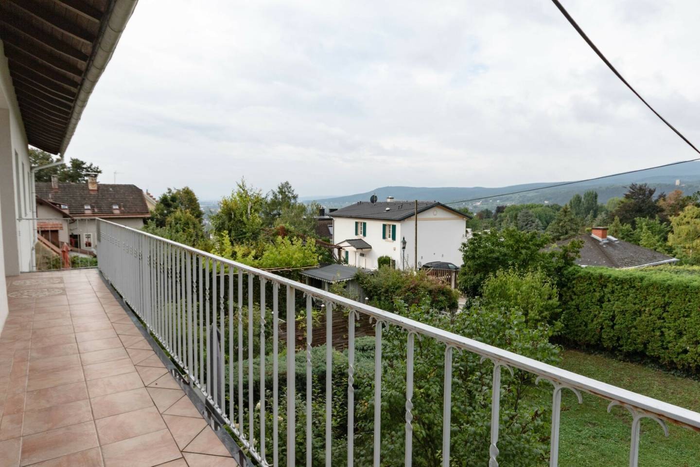 BADEN near Vienna: Green+Quiet+Prime+Location with DISTANT VIEW: 3 large rooms + terrace with 13m² (on the top floor)