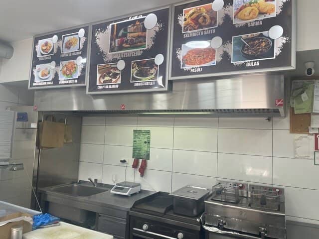 Imbiss derzeit Fischlokal für jede Art von Imbiss nützbar....!...