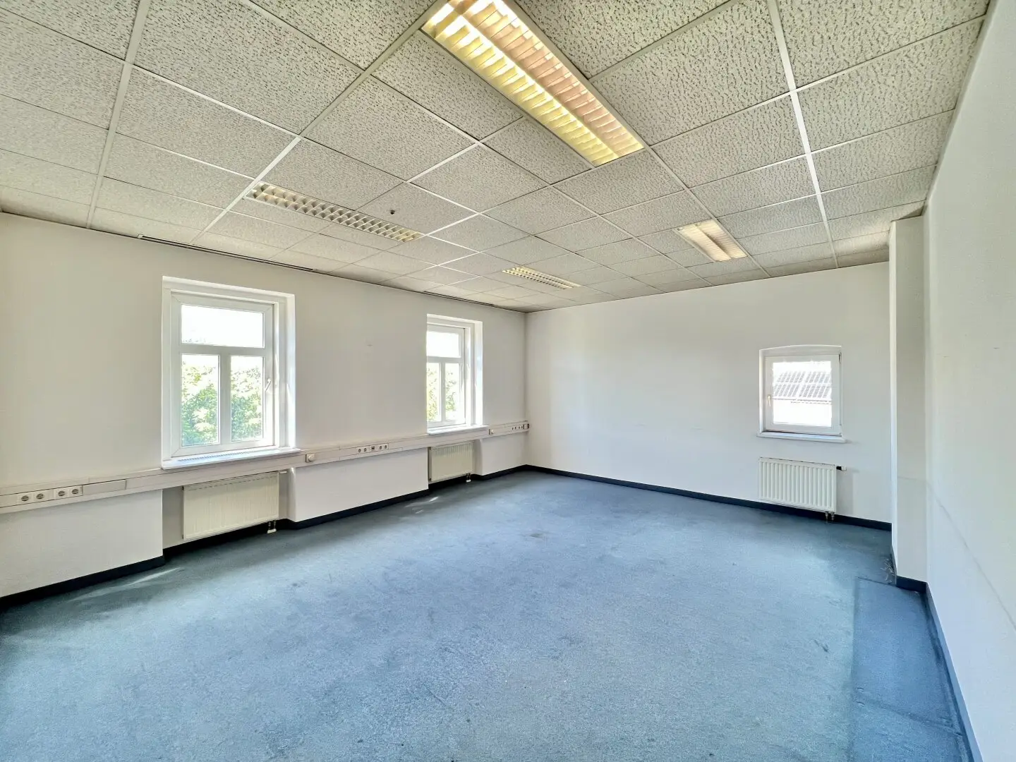 HIGH-YIELD OPPORTUNITY | Fully let | approx. € 36,000 net income | Indexed rents | approx. 554 m² usable area | approx. 343 m² plot