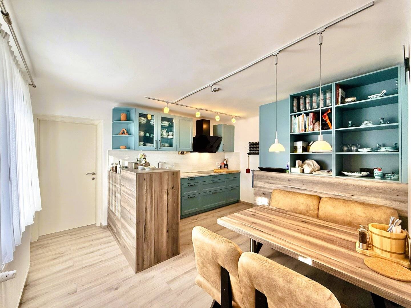 SANIERTES Winzerhaus | ca. 936m² Grund | ca. 97m² NFL | 3 bis 4 Zimmer | Einbauküche | Garage | Erweiterungspotenzial