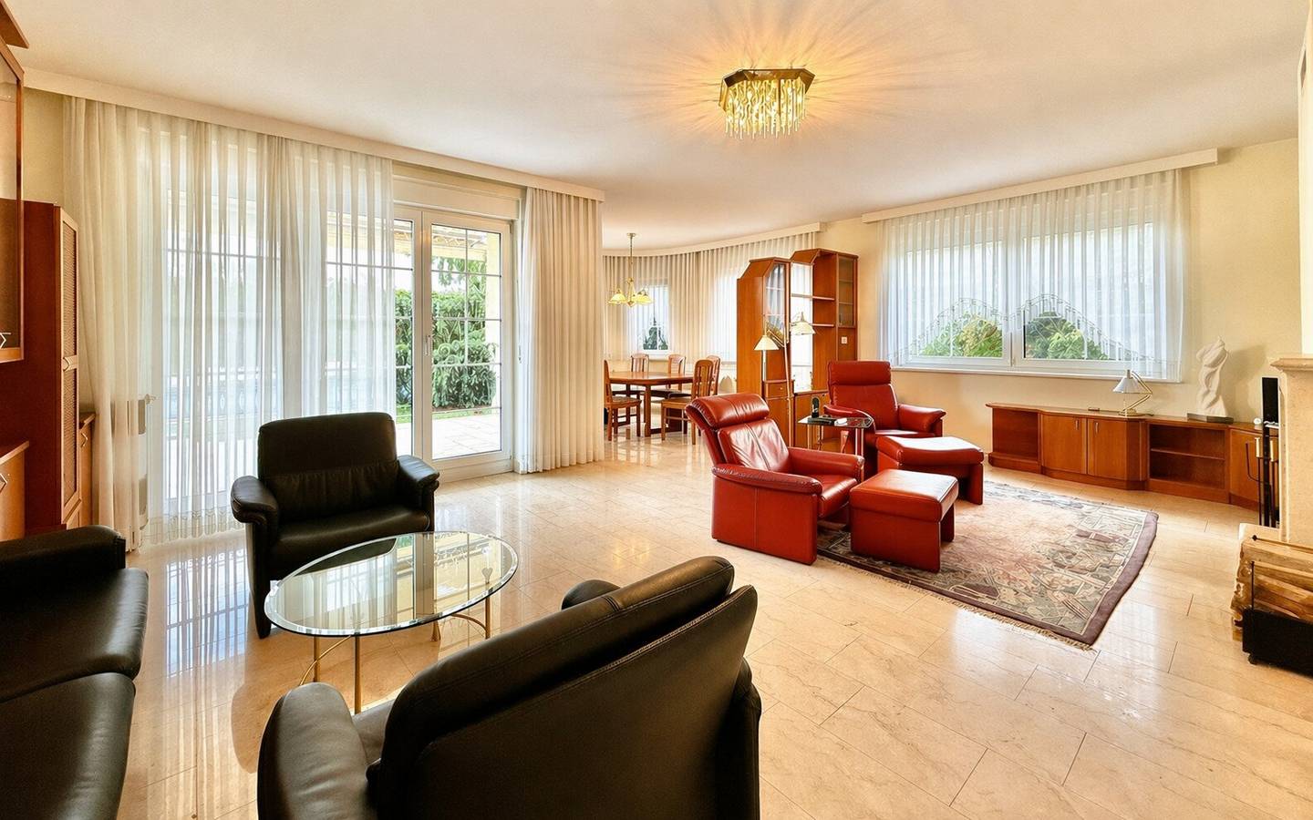 TRAUMHAUS mit Pool &amp; großer Garage | ca. 790m² GFL | ca. 323m² NFL | 5 Zimmer | KLIMA | 2 Balkone | 2 Terrassen | Garten | Top Ausstattung
