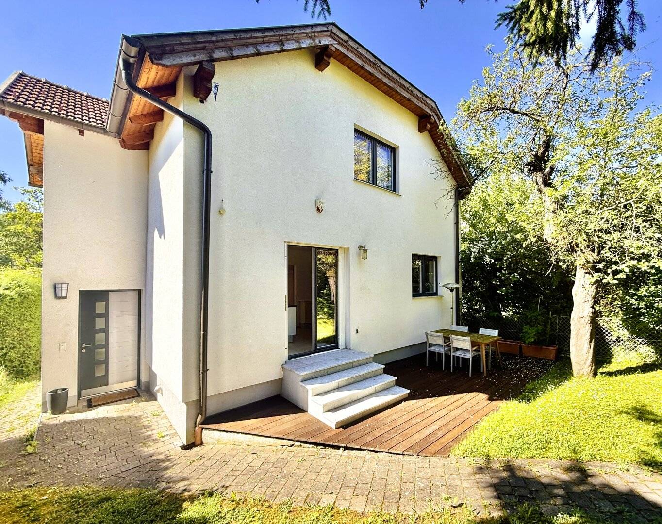 Move-in ready house at Wolfersberg | Renovated 2004 | approx. 538 m² plot | 5 rooms possible | Pool | Garage