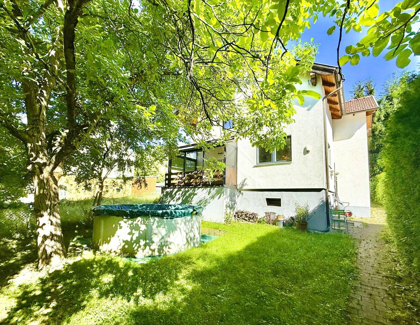 Move-in ready house at Wolfersberg | Renovated 2004 | approx. 538 m² plot | 5 rooms possible | Pool | Garage