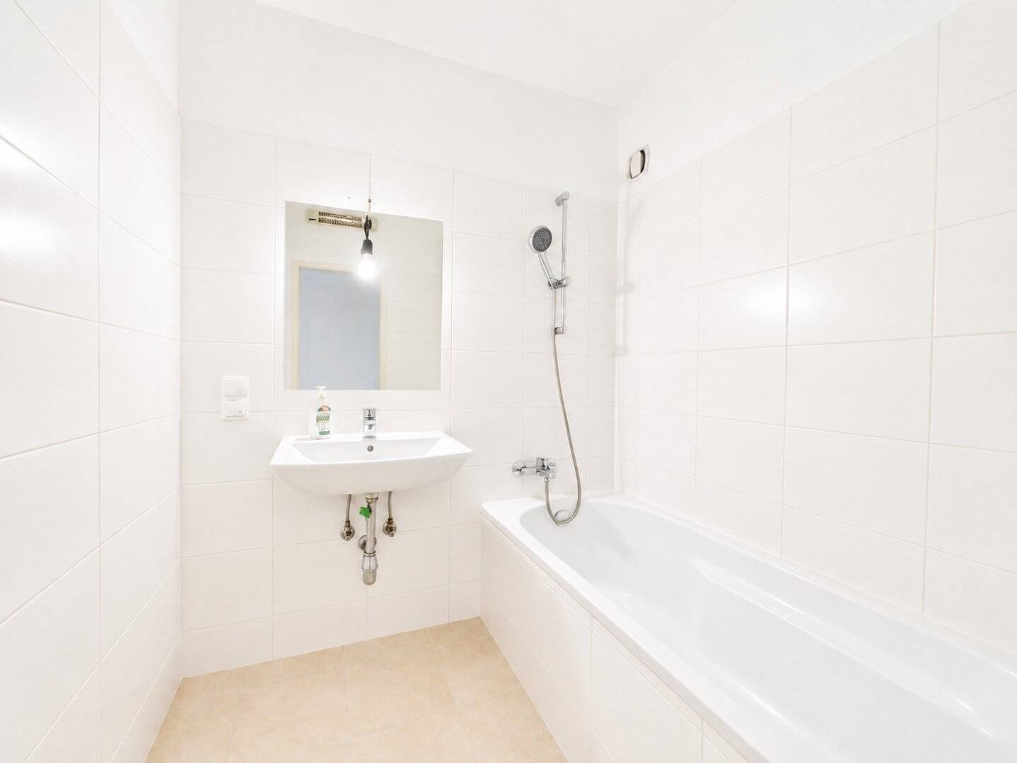 ATTRAKTIVE | 3 Zimmer Wohnung in 1120 WIEN | ca. 62 m² | 6. Liftstock | Top-Infrastruktur