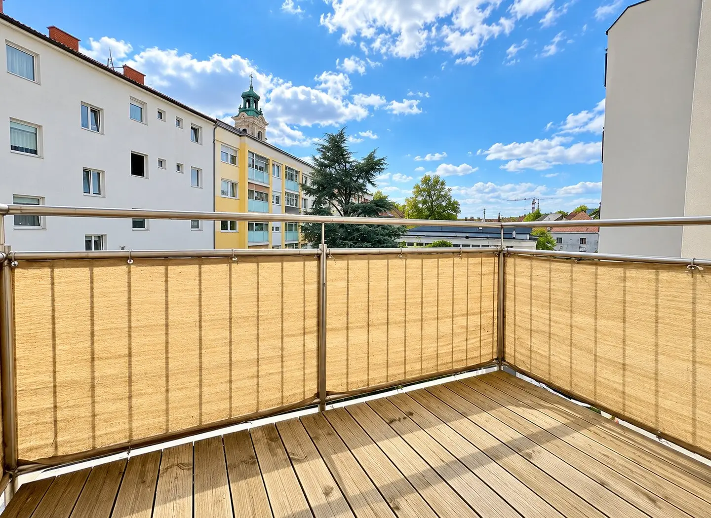 BALKONHIT | 4 Zimmer | ca. 88 m² gew. NFL | Neubau | Hofruhelage | Lift