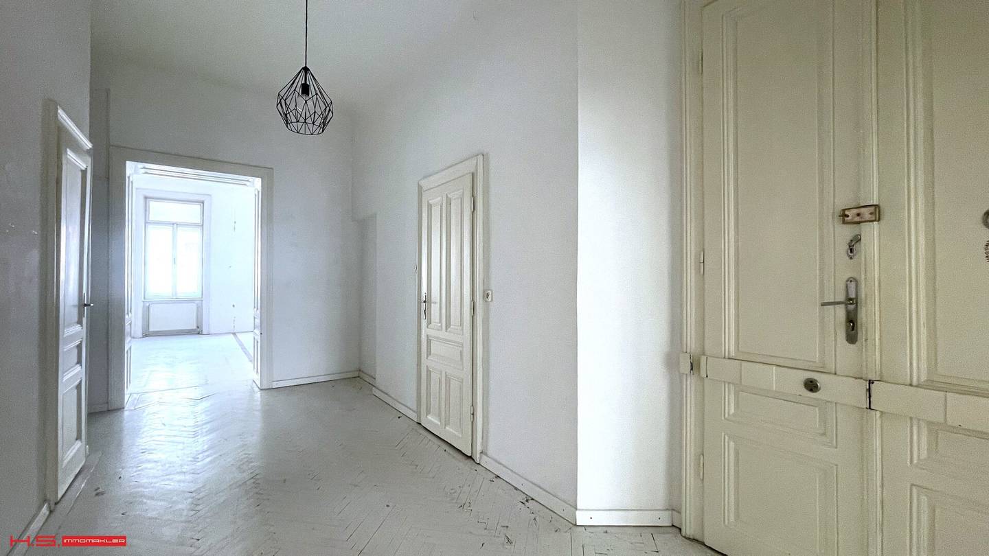 New top price prime location 124 m² floor apartment needs renovation green view beautiful period building no elevator