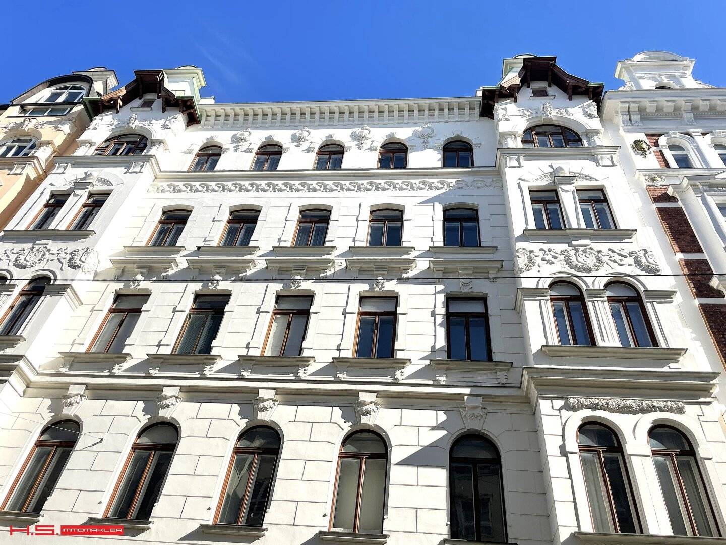 New top price prime location 124 m² floor apartment needs renovation green view beautiful period building no elevator