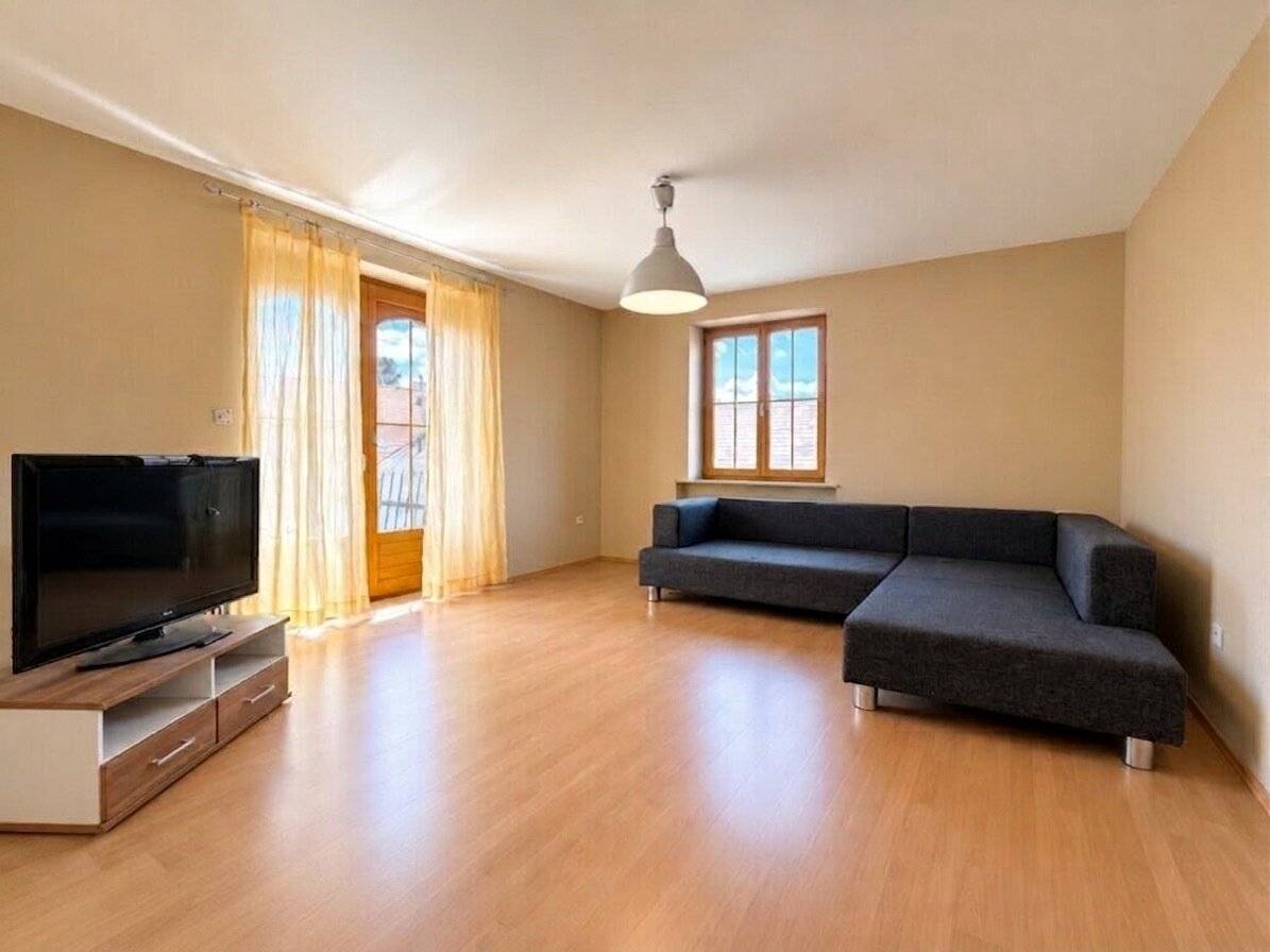 LANDHAUS MIT CHARME | BJ ca. 1976 | 10 Zimmer | ca. 280 m² WFL | 2.300 m² Grundstück | Terrasse | Garage | Shuttle-Service Kindergarten &amp; Volksschule