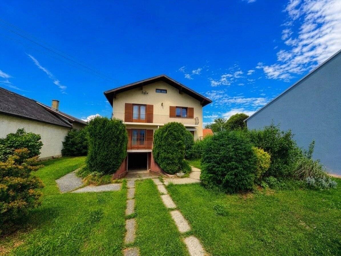 LANDHAUS MIT CHARME | BJ ca. 1976 | 10 Zimmer | ca. 280 m² WFL | 2.300 m² Grundstück | Terrasse | Garage | Shuttle-Service Kindergarten &amp; Volksschule