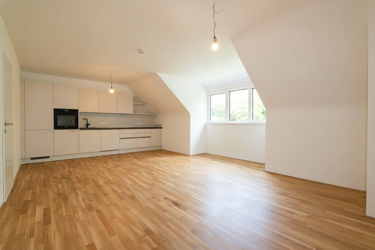 First occupancy after renovation - Modern villa apartment on the top floor with 3 rooms and car parking space in prime residential location