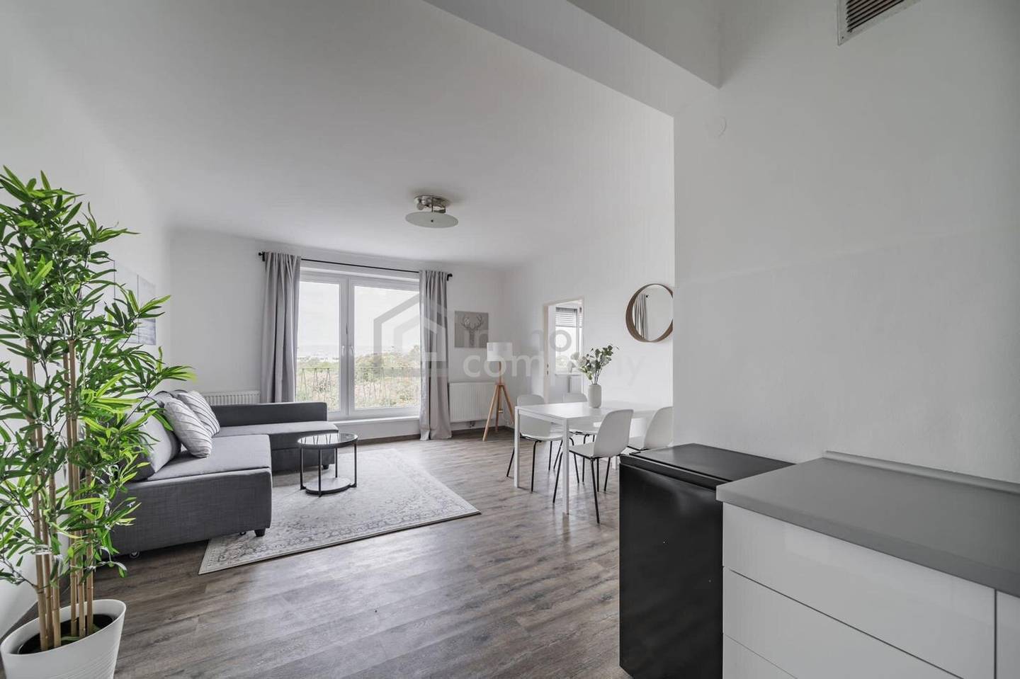 Wohnung bright and quiet with good transport links