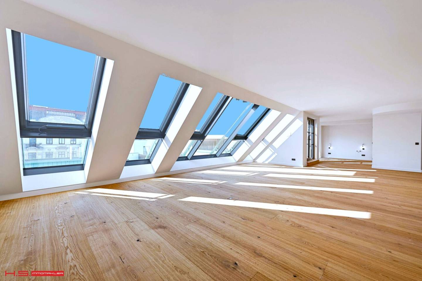 THE PENTHOUSE WITH WIDE VIEWS - OPEN SPACE LAYOUT - 2 DIRECT TERRACES + 1 FANTASTIC XL ROOFTOP AREA - VIEW OVER VIENNA - HIGH-END PERFECTION