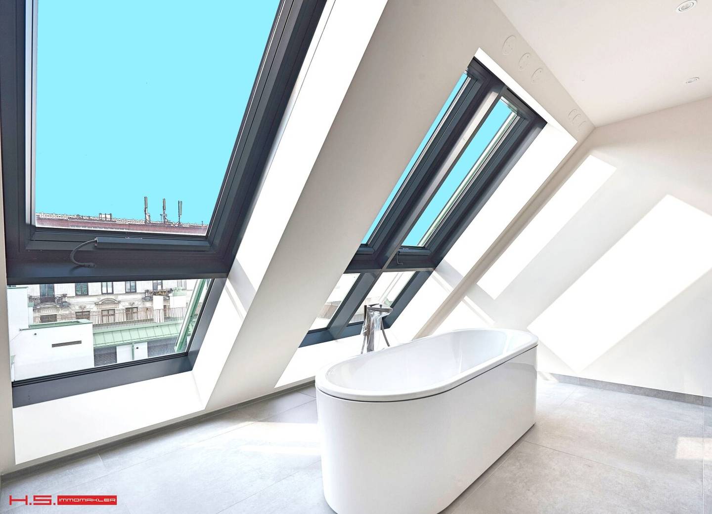 THE PENTHOUSE WITH WIDE VIEWS - OPEN SPACE LAYOUT - 2 DIRECT TERRACES + 1 FANTASTIC XL ROOFTOP AREA - VIEW OVER VIENNA - HIGH-END PERFECTION