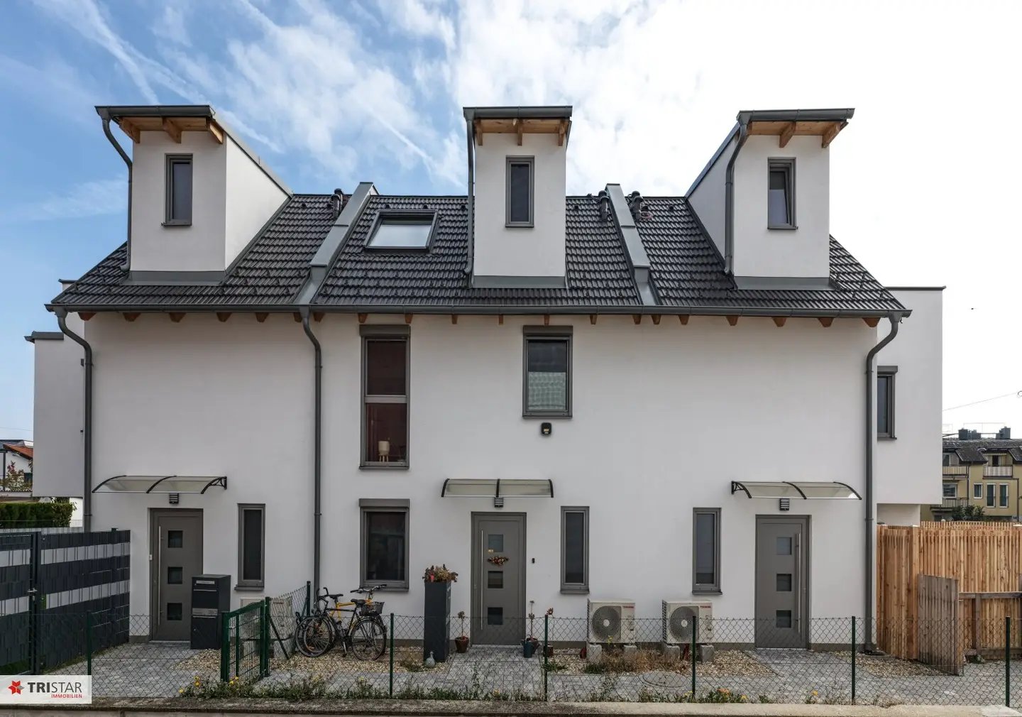 LETZTES HAUS! ++ 5-Zimmer-Haus mit Eigengarten ++ SÜD+OST+WEST ++ 2 Terrassen ++ Photovoltaik + Wärmepumpe ++ Küche ++ PKW Stellplatz ++ Nähe U6 Perfektastraße 1230 Wien ++