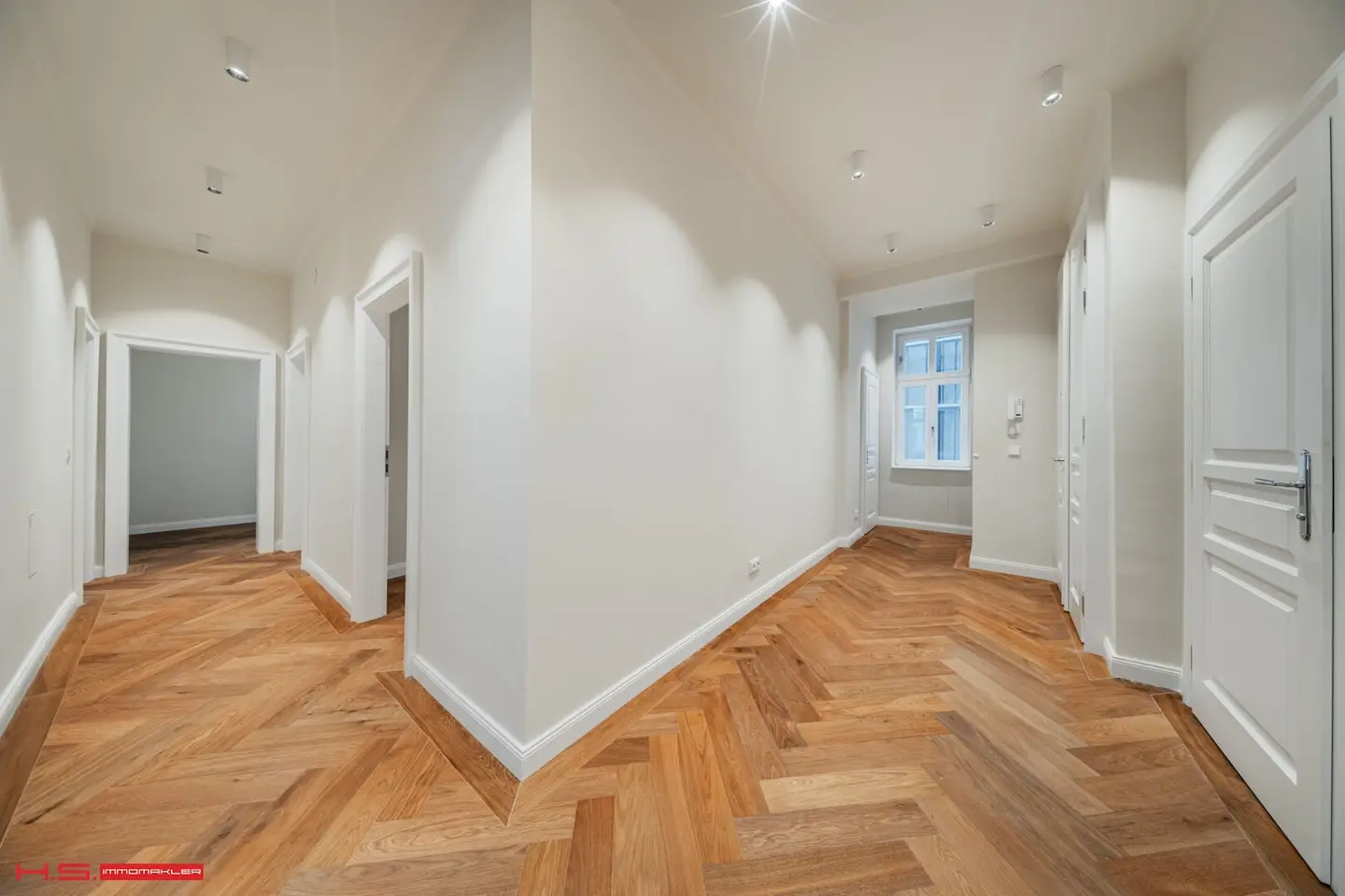 ZUM NEUEN PREIS - ERSTBEZUG - HIGH END STANDARD - 4 ZIMMER (!) - 2 BÄDER - 2 WC - RENOVIERTES STILJUWEL