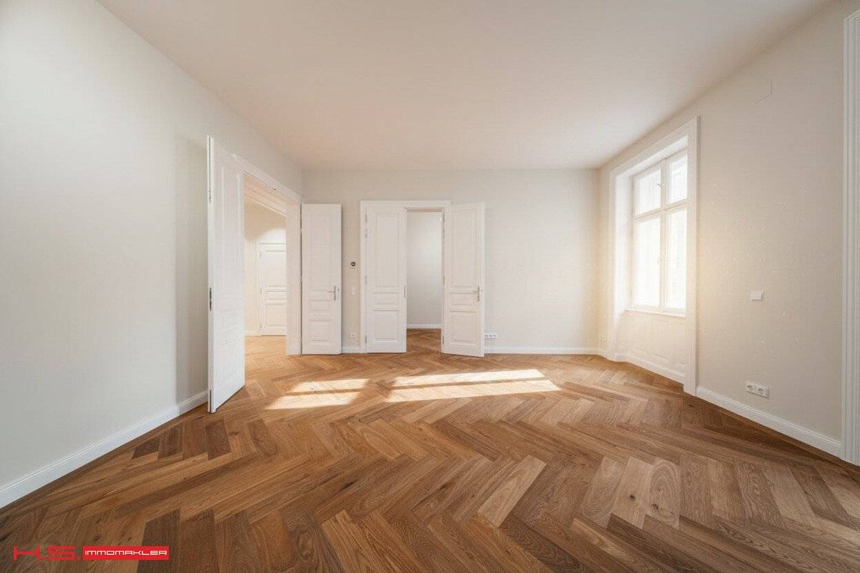 AT THE NEW PRICE - FIRST OCCUPANCY - HIGH END STANDARD - 4 ROOMS (!) - 2 BATHROOMS - 2 WCs - RENOVATED PERIOD JEWEL