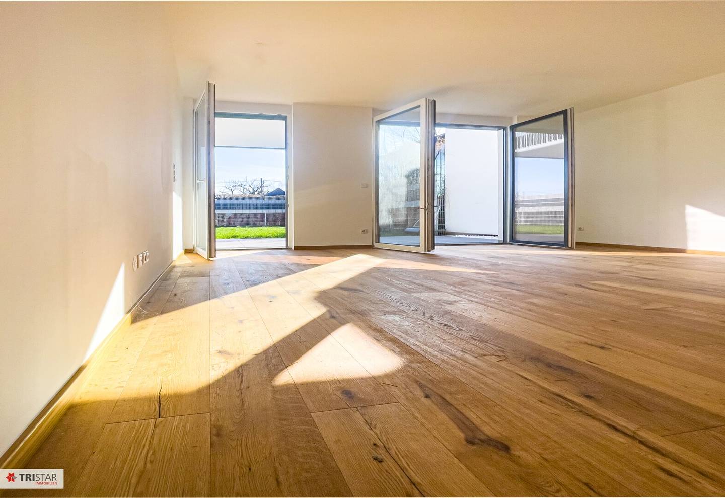 NOTVERKAUF – EINMALIGE CHANCE *Exklusiver Erstbezug mit Westbalkon &amp; Weitblick zum Sonderpreis von nur € 299.000 !